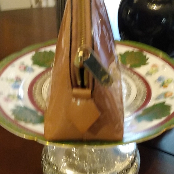 Louis Vuitton Vernis Cosmetic Pouch - Picture 2 of 12